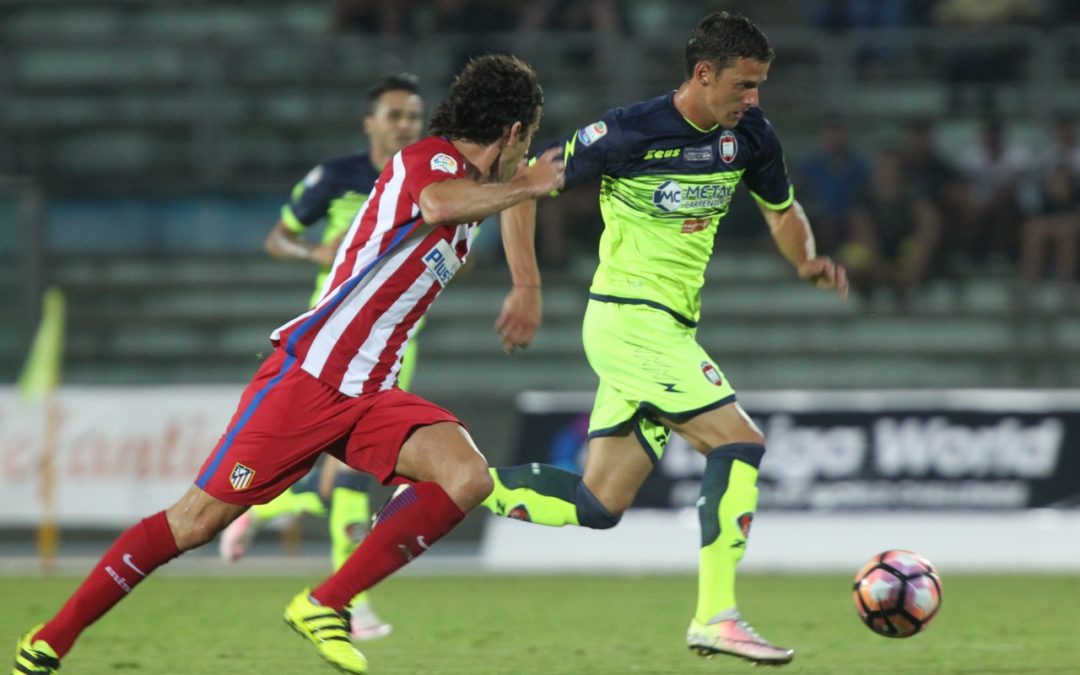 Calcio, il Crotone affronta il Roccella: è l’amichevole che conclude il ritiro in Sila
