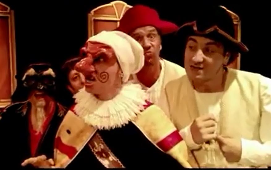 Giangurgolo arriva a Tropea, il principe di Danimarca di Mazzotta a “Teatro d’aMare”