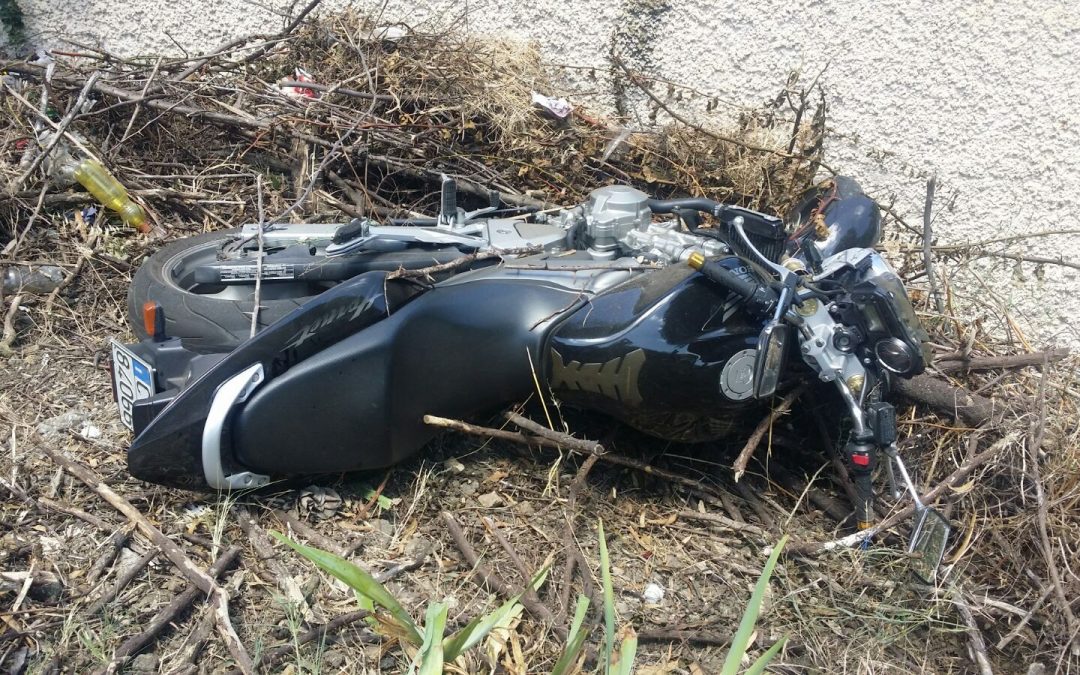 La moto distrutta nell'incidente