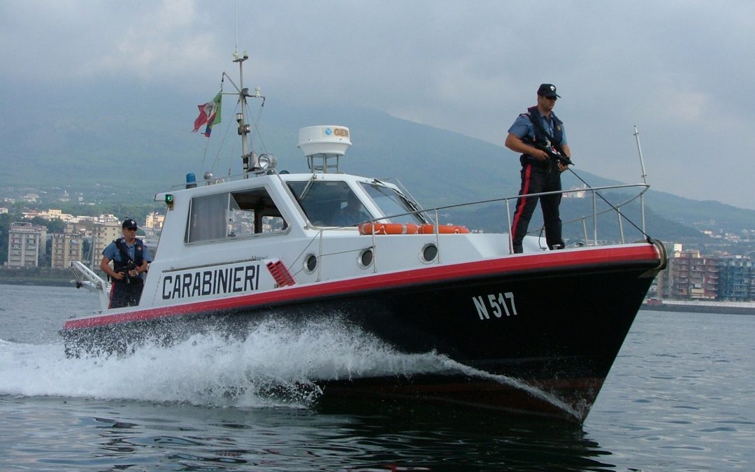 Una motovedetta dei carabinieri