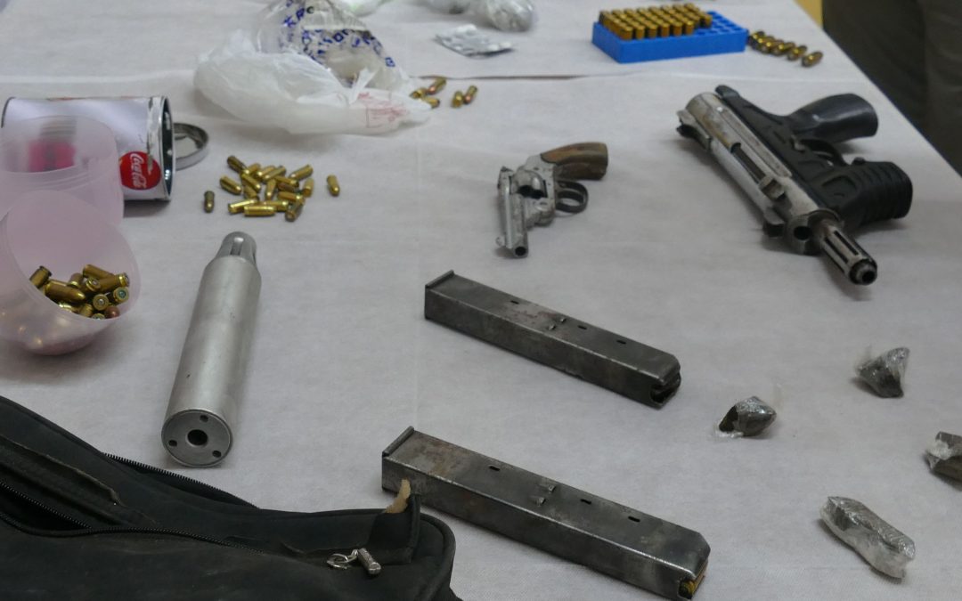 Droga e armi sequestrate