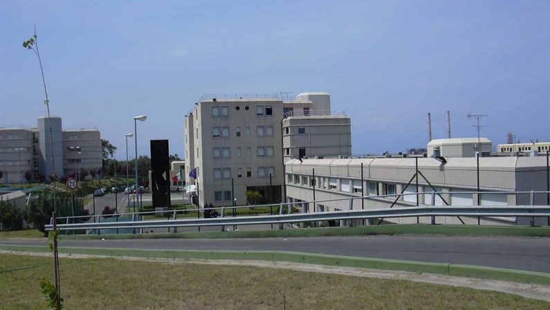 Carcere di Rossano al collasso, detenuto si scagliacontro psiachiatra e un agente della penitenziaria