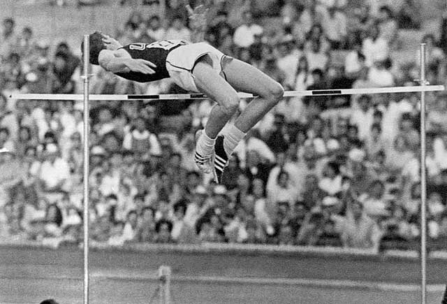 Speciale Olimpiadi, nel 1964 Tokio e nel 1968 in Messico la tecnica dorsale rivoluziona il salto in alto