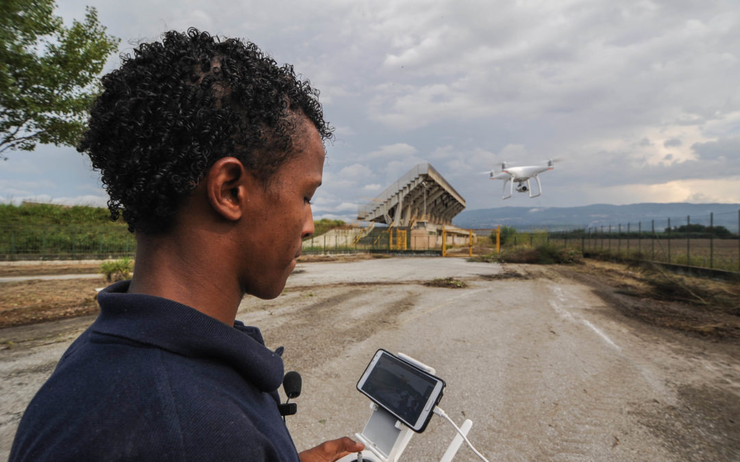 Sbarca in Italia come profugo ora è pilota di drone  alla Malgrado Tutto di Lamezia: la storia di Abdullah