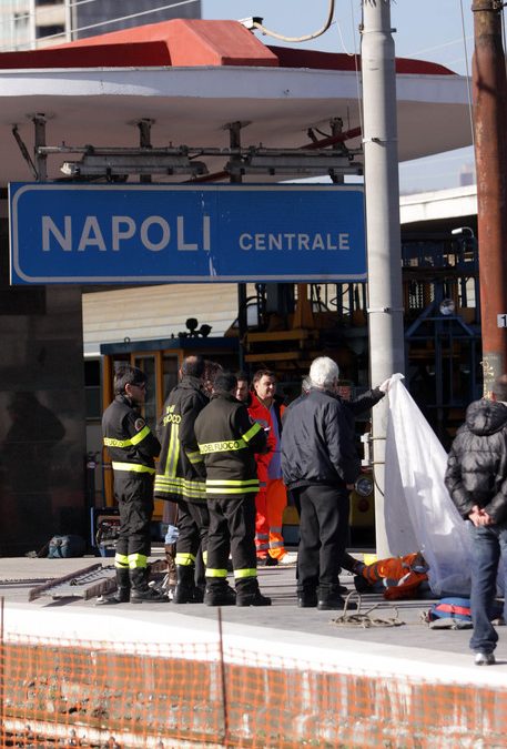 Napoli, operaio 31enne di Trenitalia muore folgorato