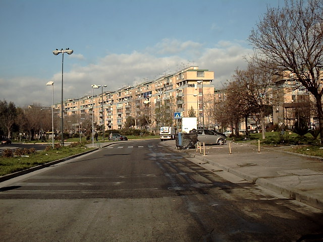 Torna la camorra a Scampia: sparatoia in strada e ritrovati bossoli calibro 9: due feriti