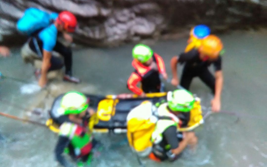 Ventidue soccorritori impegnati per recuperare un turista americano nelle gole del Raganello