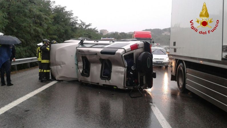 Tornavano da un pellegrinaggio a San Giovanni Rotondi: coppia di anziani si ribalta in auto