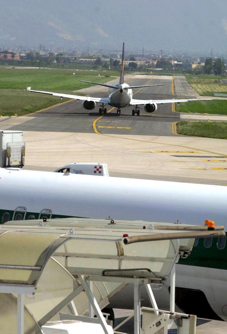 Giovane investito da auto sulla pista dell’aeroporto di Capodichino