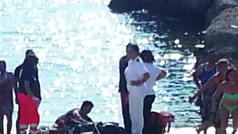 Tragedia a Pizzo, l'ultimo bagno di stagione è fataleUn malore causa la morte in mare di un uomo