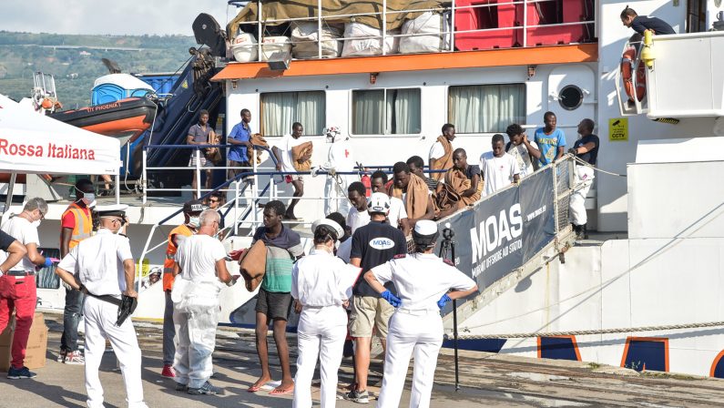 Nuovo sbarco in Calabria: a Corigliano arrivati 256 migranti soccorsi a bordo di un gommone