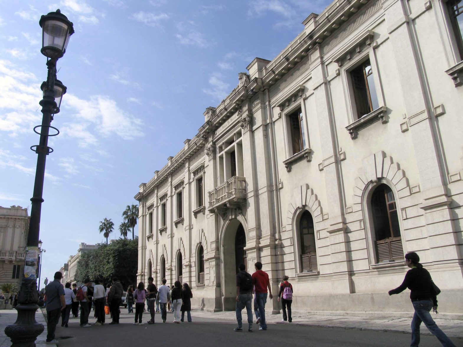 https://www.quotidianodelsud.it/wp-content/uploads/2016/09/comune-reggio-calabria_0-1568x1176.jpg