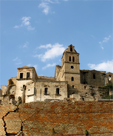 Il miracolo di Craco: 12mila turisti in un anno nel “paese fantasma” del Materano