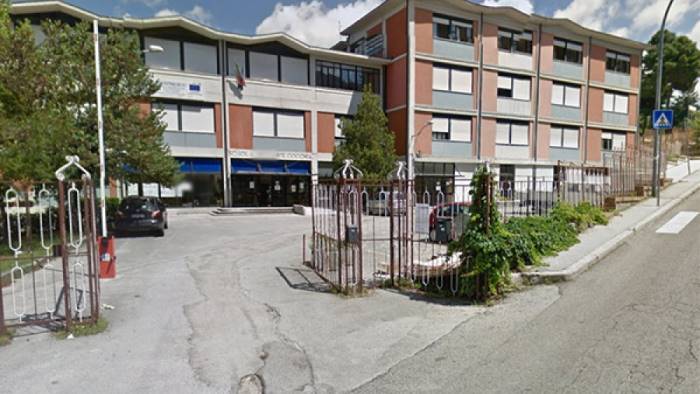 Avellino, scuola “Cocchia”: gli indagati salgono a cinque e la Procura allarga anche le ipotesi di reato