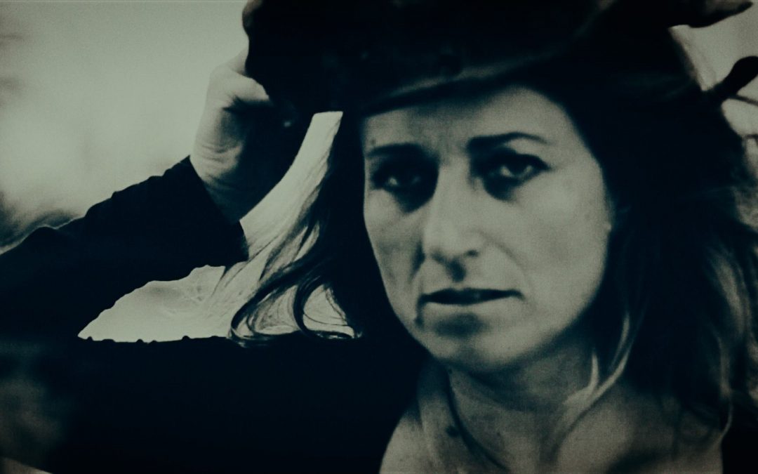 Le tele informali dell’irpina Ines De Leucio in mostra a Cannes