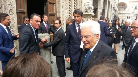 mattarella a napoli.jpg