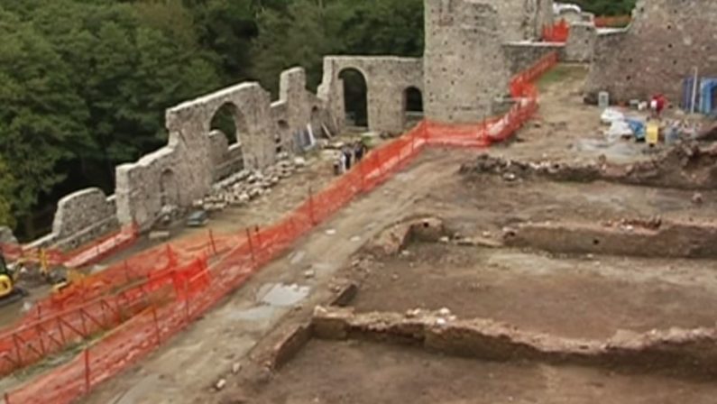 Archeologia, Oliverio: «Gli scavi di Mongiana strategici per il turismo e la cultura»