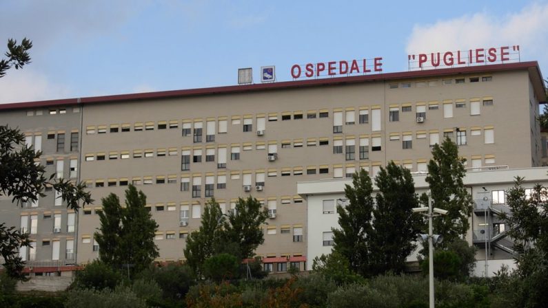 Concorso all’azienda ospedaliera “Pugliese-Ciaccio”  Salta tutto, annullate le prove preselettive di luglio