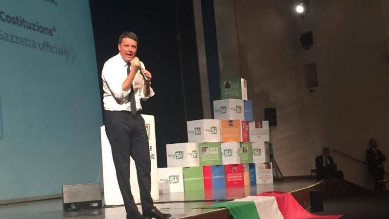 Renzi da Avellino lancia l'appello per il sì al referendum: ho commesso degli errori, ma ora c'è in ballo in futuro dei nostri figli