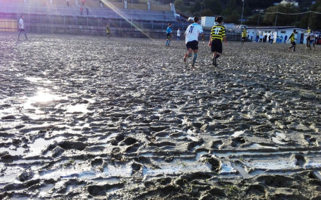 Quando il calcio diventa “lotta” nel fango