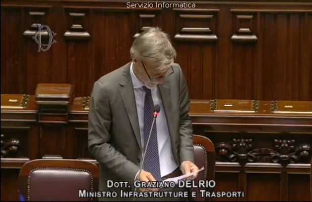 VIDEO – Ponte sullo Stretto, il Question time di Delrio  «Non è una priorità in questi termini»