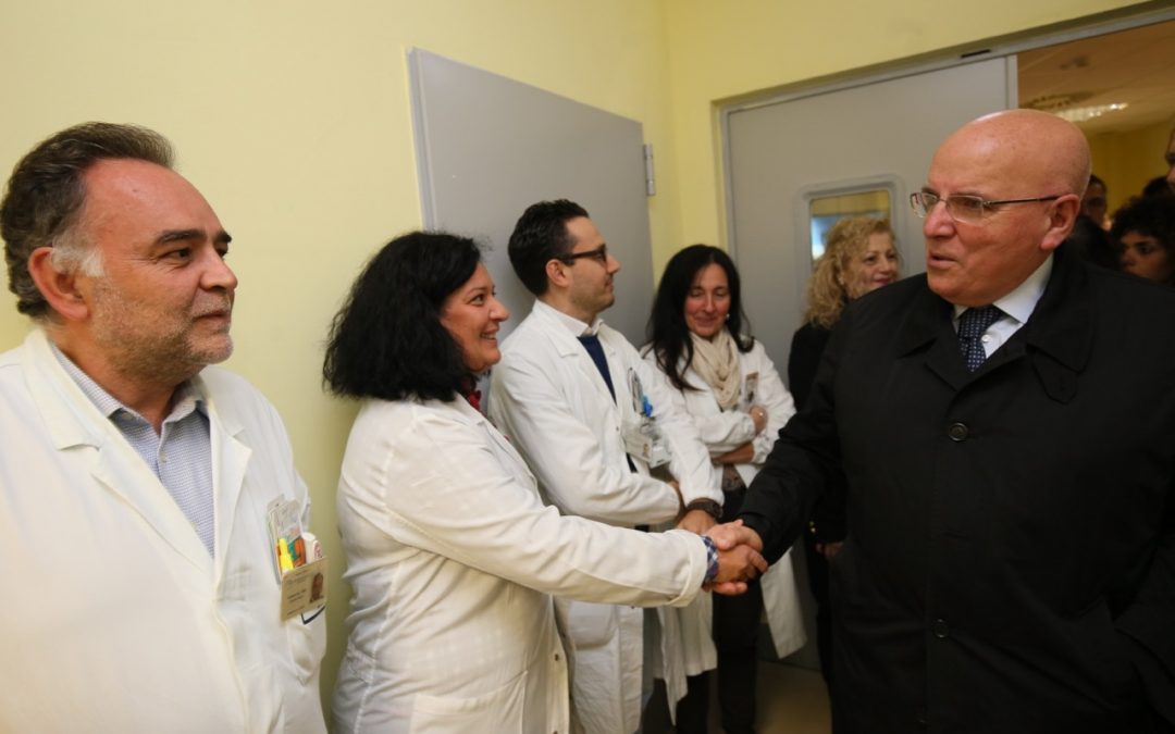 Oliverio durante una iniziativa nell'ospedale di Cosenza
