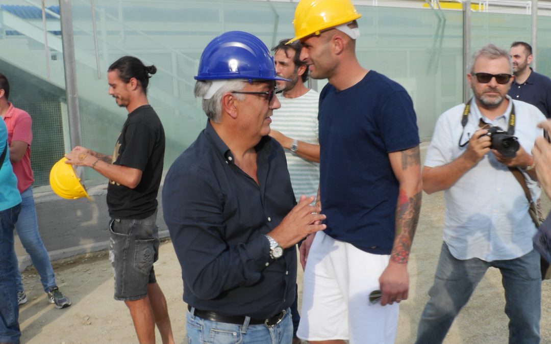 Il presidente Vrenna durante un sopralluogo allo Scida