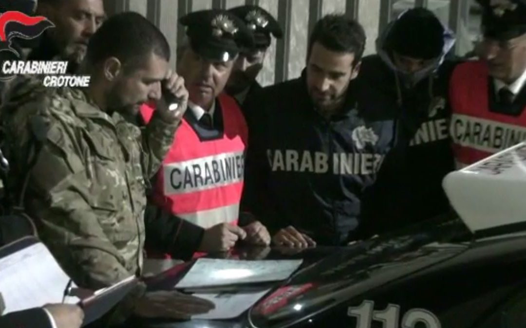 VIDEO – Operazione Six Town, le immagini dei carabinieri della compagnia di Crotone