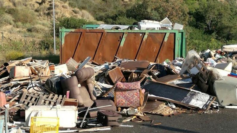 Sequestrate tre discariche abusive di rifiuti specialiScoperte nel Cosentino vicino il Parco nazionale