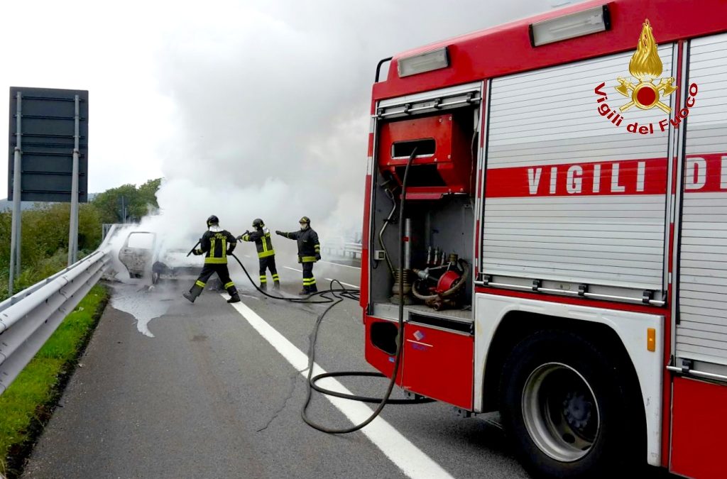 L'incendio di un'autovettura