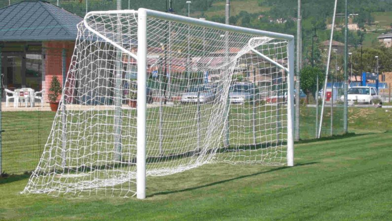 Tragedia in provincia di Cosenza, muore un 12enneGli cade la porta addosso mentre gioca a calcio