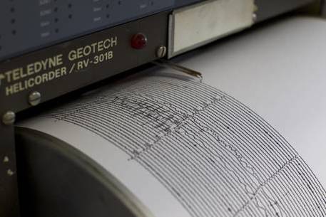 Terremoto nel Catanzarese, chiuse per precauzione le scuole in diversi comuni, verifiche sulla linea ferroviaria