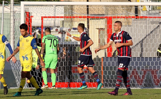 Serie A, Crotone al completo per la sfida contro il ChievoAll'andata i calabresi conquistarono la prima vittoria