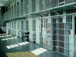 Droga e telefoni cellulari ai detenuti di VicenzaArrestato agente polizia penitenziaria del Catanzarese