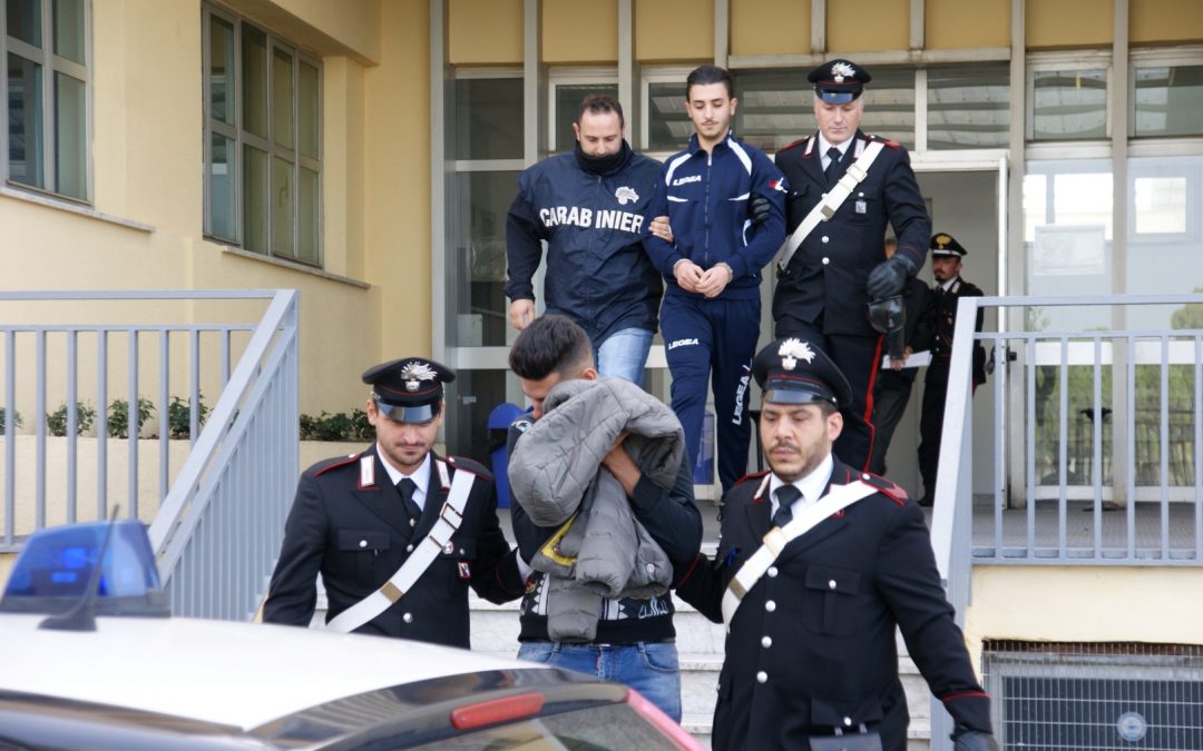 Sgominata una banda dedita a rapine a mano armata  Cinque persone arrestate dai carabinieri a Crotone