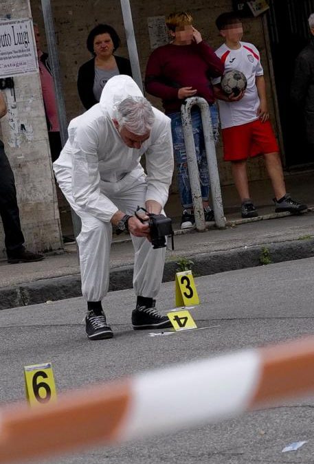 Napoli, si torna a sparare il strada: agguato al capo del clan De Micco
