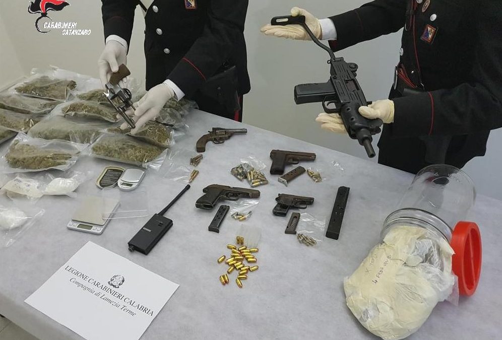Le armi sequestrate a Lamezia Terme