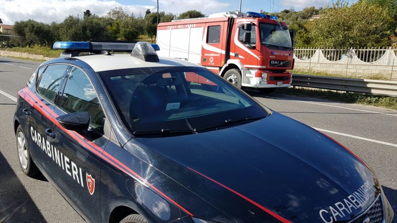 Incidente stradale in galleria nel Reggino, un mortoAnche un ferito nello scontro tra l'auto e un camion