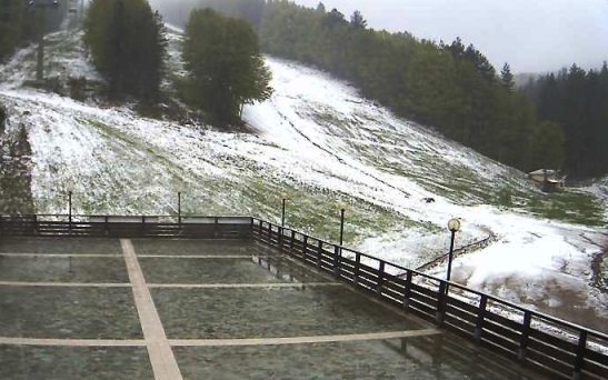 Pioggia e brusco calo delle temperature in CalabriaPer la gioia degli appassionati prima neve in Sila 