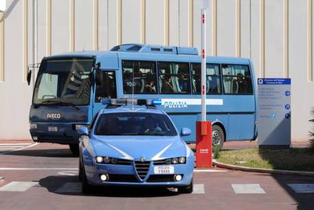 Sassi contro gli autobus con i tifosi del CatanzaroFinisce in malo modo il derby con la Reggina