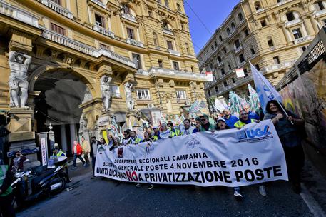 Sciopero Poste, a Napoli in piazza anche i sindaci