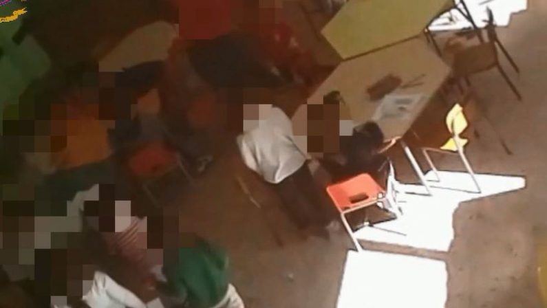 VIDEO - Le violenze delle maestre sui bimbi di ReggioLe immagini che hanno fatto scattare gli arresti