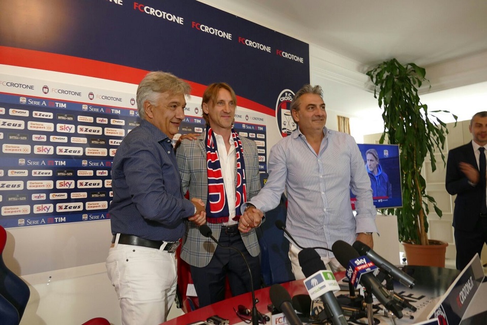 I fratelli Raffaele e Gianni Vrenna con l'allenatore Davide Nicola