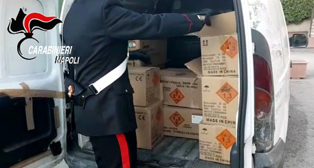 Botti illegali a Napoli, sequestrati oltre 240kg di fuochi