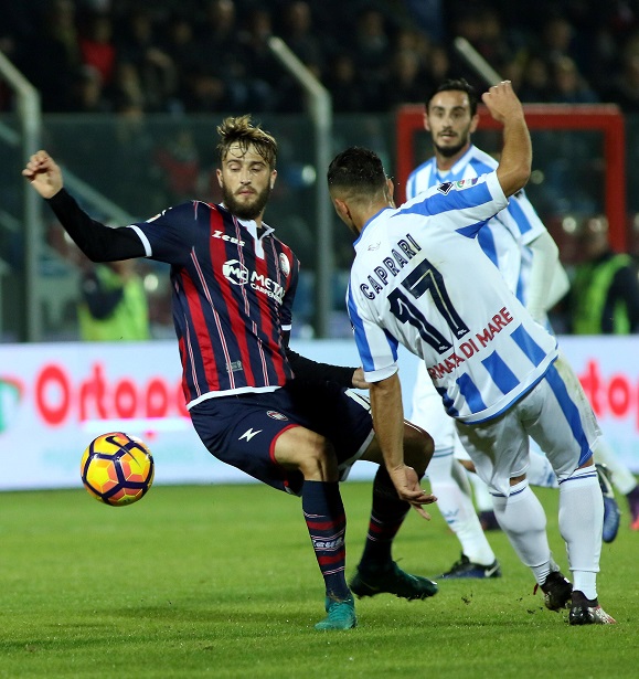 FOTO – Le immagini di Crotone-Pescara, allo Scida i pitagorici vincono 2-1