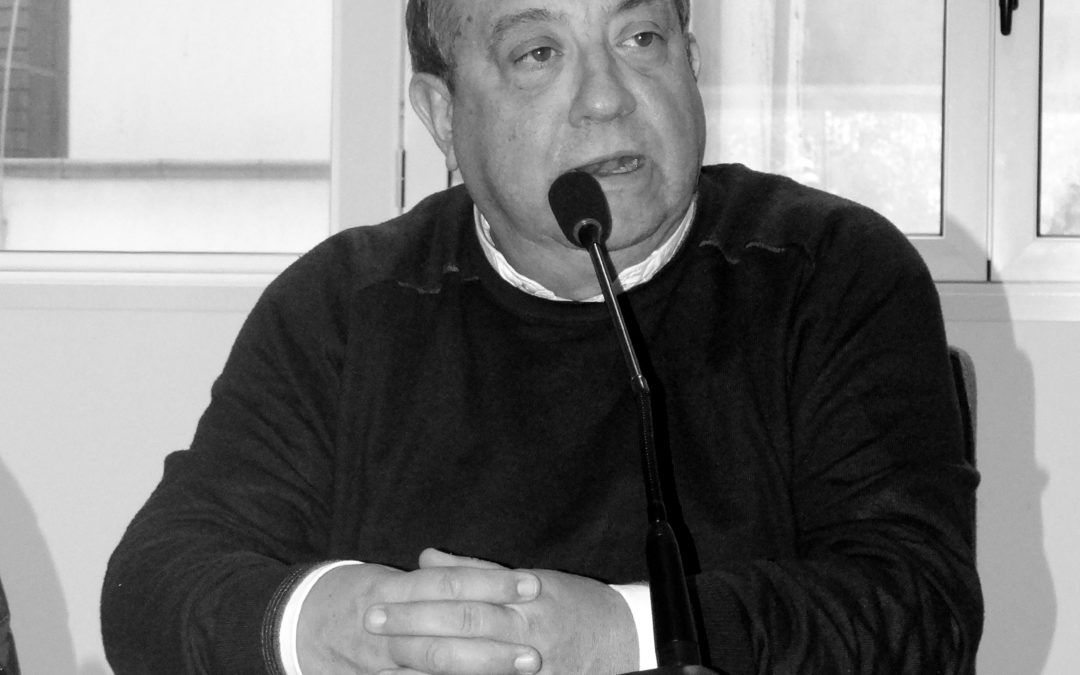 Don Pino Demasi durante il dibattito al centro Puglisi