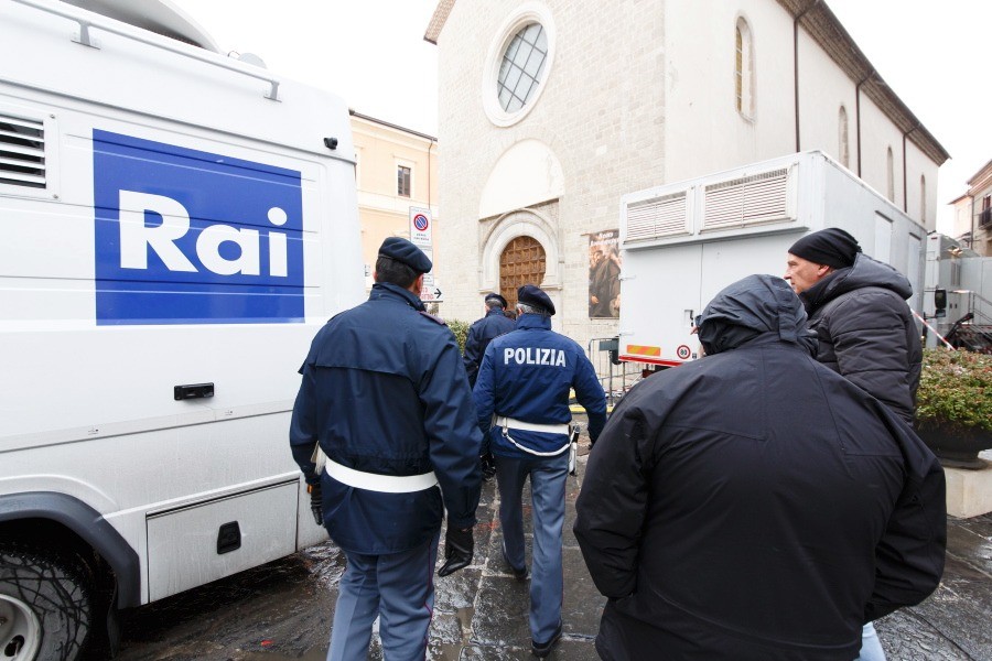 FOTO – Parata di vip e misure di sicurezza: Potenza si prepara al Capodanno Rai