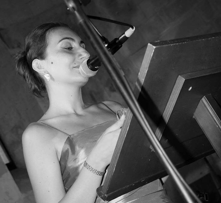 La poetessa e attrice lucana Mara Sabia