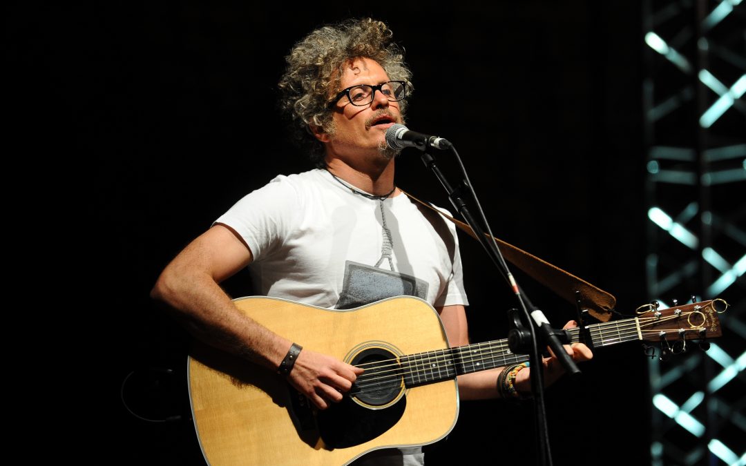 Niccolò Fabi durante un suo concerto