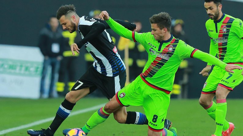 Calcio Serie A, l'Udinese in casa stende il CrotoneThereau sigla una doppietta, calabresi fermi a 9 punti